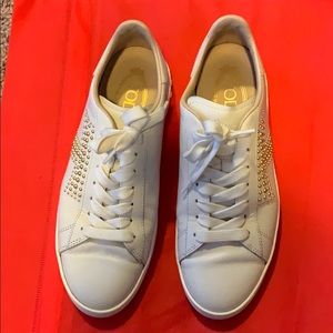 Tod’s white sneakers! Perfect for summer! With box